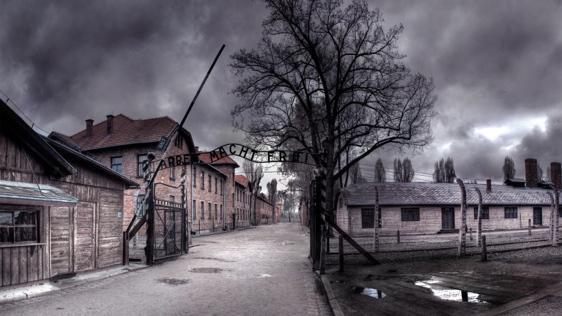 World-Gates-of-the-camp-of-Buchenwald-78747408